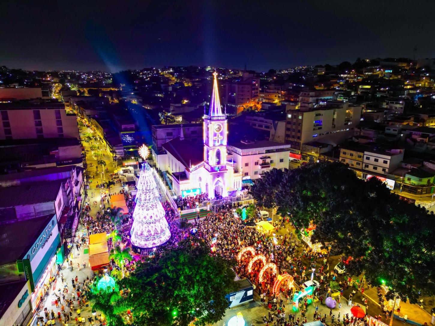 Festival das Luzes Meriti Transforma Praça da Matriz em Cenário Natalino Deslumbrante