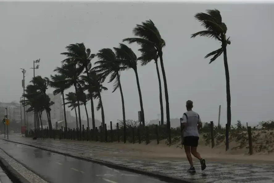 Rio de Janeiro em Alerta: Ciclone no Sul Traz Risco de Vendaval e Chuvas Fortes