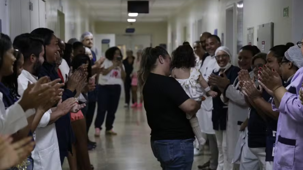 Bebê Baleada na Avenida Brasil Recebe Alta Após 52 Dias de Luta no Hospital