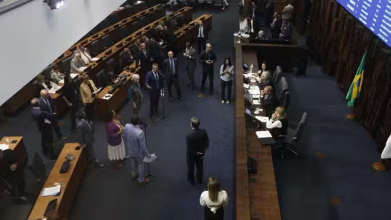 Faxina na Alerj: Assembleia exonera mais de 200 funcionários em nova reforma administrativa