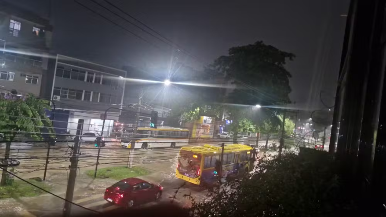 Rio registra chuva forte e pontos de alagamento nesta segunda-feira; veja regiões atingidas