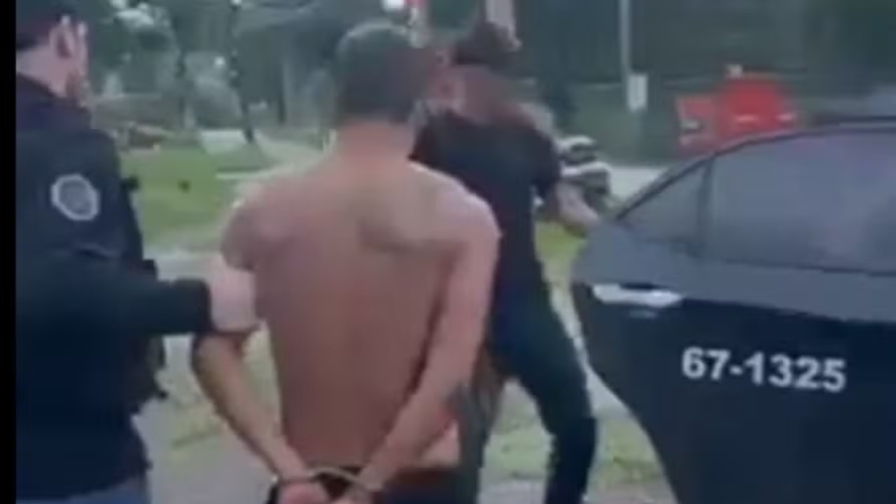 Polícia prende homem acusado de abusar do filho após criança revelar traição
