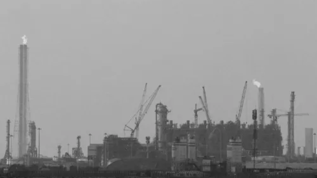 Tensão no Oriente Médio dispara preço do petróleo e abala mercados globais