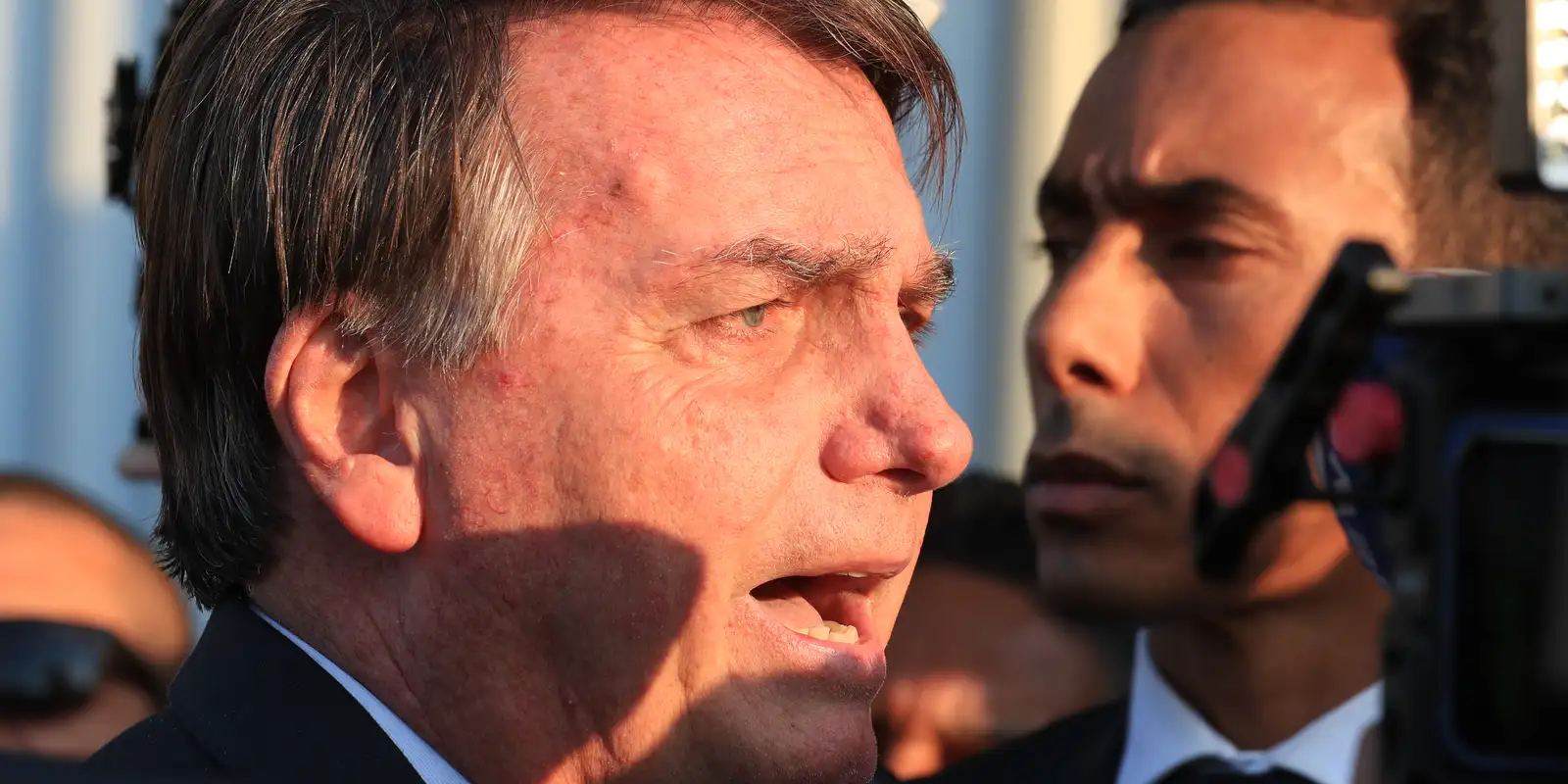 Jair Bolsonaro recebe alta hospitalar após procedimento cirúrgico no ombro