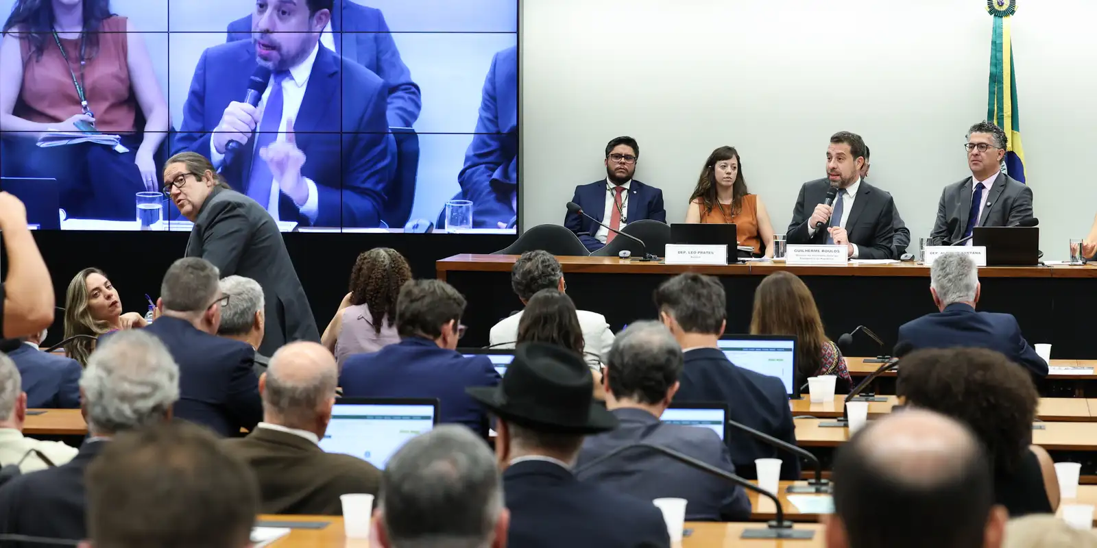 Boulos critica compensação a empresas em debate sobre o fim da escala 6x1 e redução da jornada