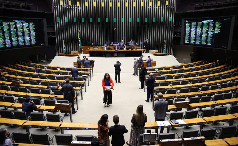 Câmara dos Deputados aprova regime de urgência para quatro projetos de lei