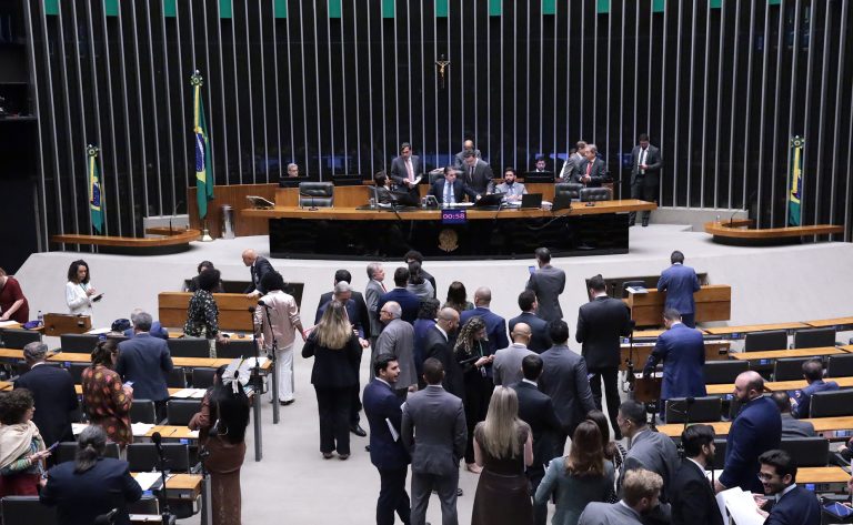 Câmara dos Deputados pode votar reajuste do piso salarial de professores e outros projetos nesta quarta-feira