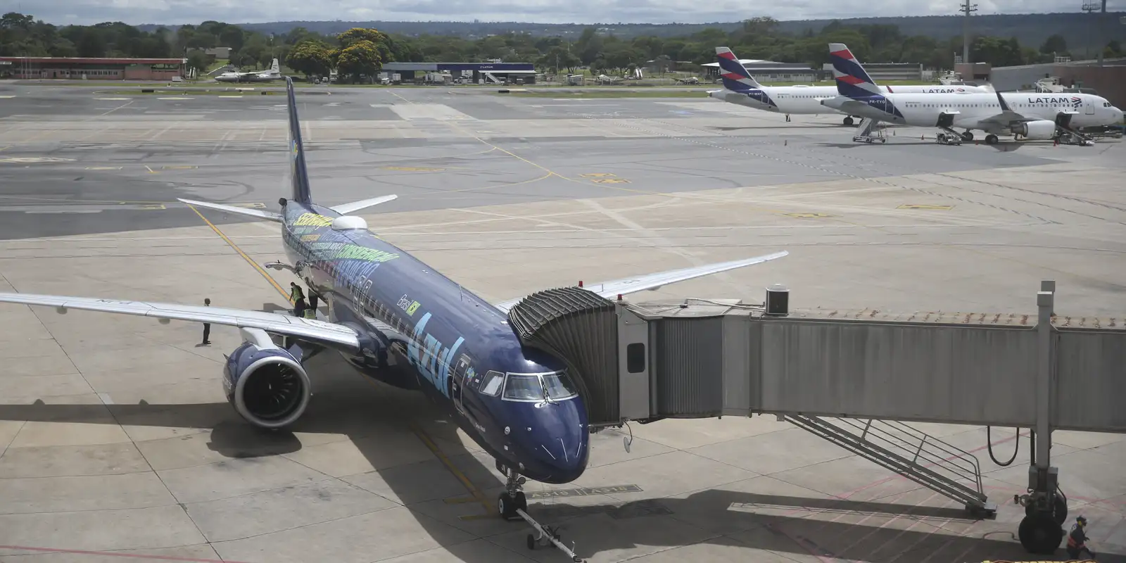 CMN regulamenta linha de crédito emergencial de R$ 1 bilhão para companhias aéreas