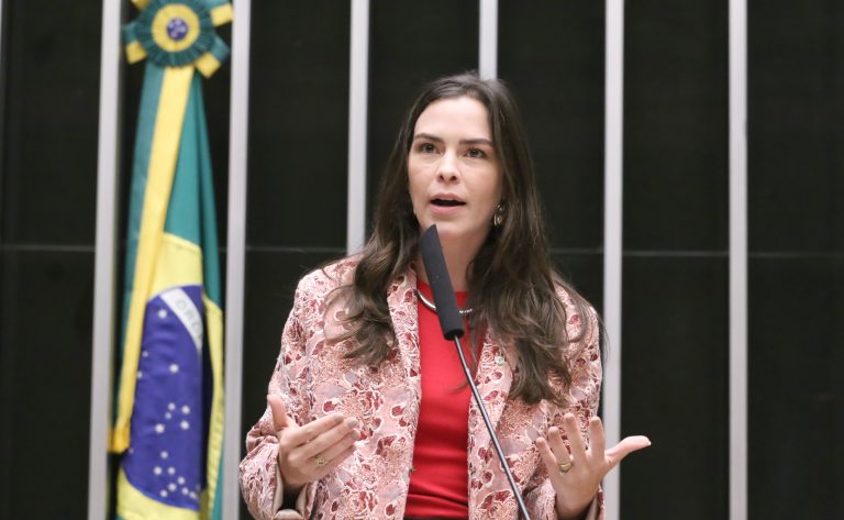 Comissão da Câmara aprova criação do ‘Orçamento Mulher’ para monitorar despesas públicas direcionadas