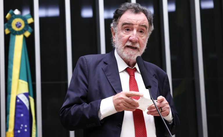 Comissão da Câmara define critérios para colação de grau antecipada em universidades