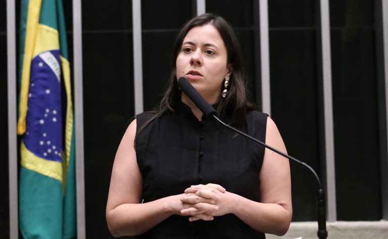 Comissão da Câmara aprova projeto que tipifica não pagamento do piso salarial de professores como improbidade administrativa