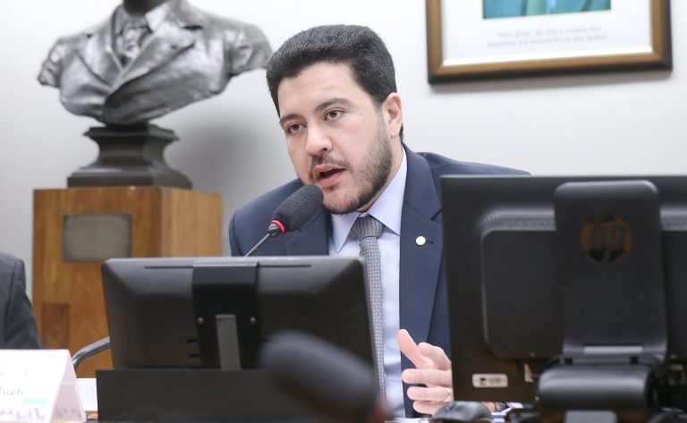 Comissão discute rumos da regulamentação de plataformas digitais