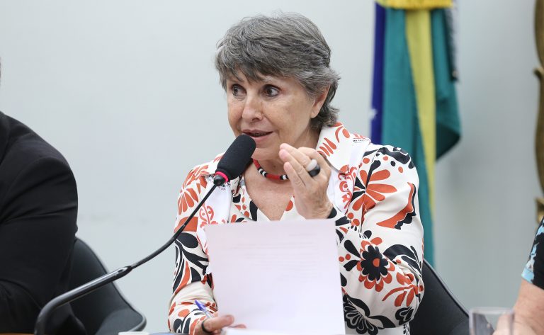 Comissão da Câmara discute demissões na Oi e Serede