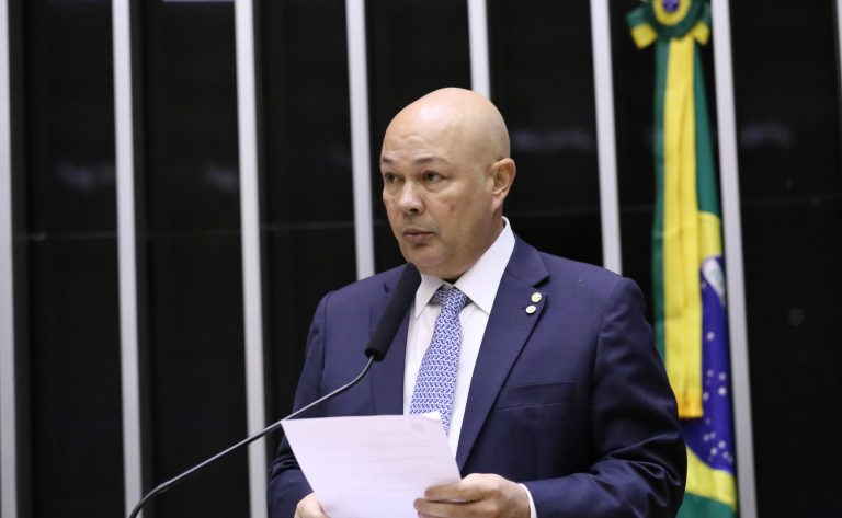 Comissão da Câmara debate projeto de lei que regulamenta contratos entre fornecedores e distribuidores