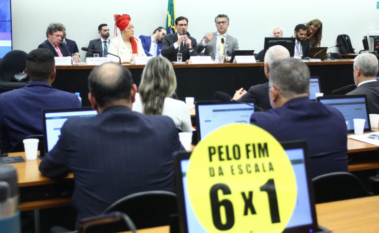 Comissão da Câmara dos Deputados ouve sindicatos sobre fim da escala 6x1 e jornada de trabalho