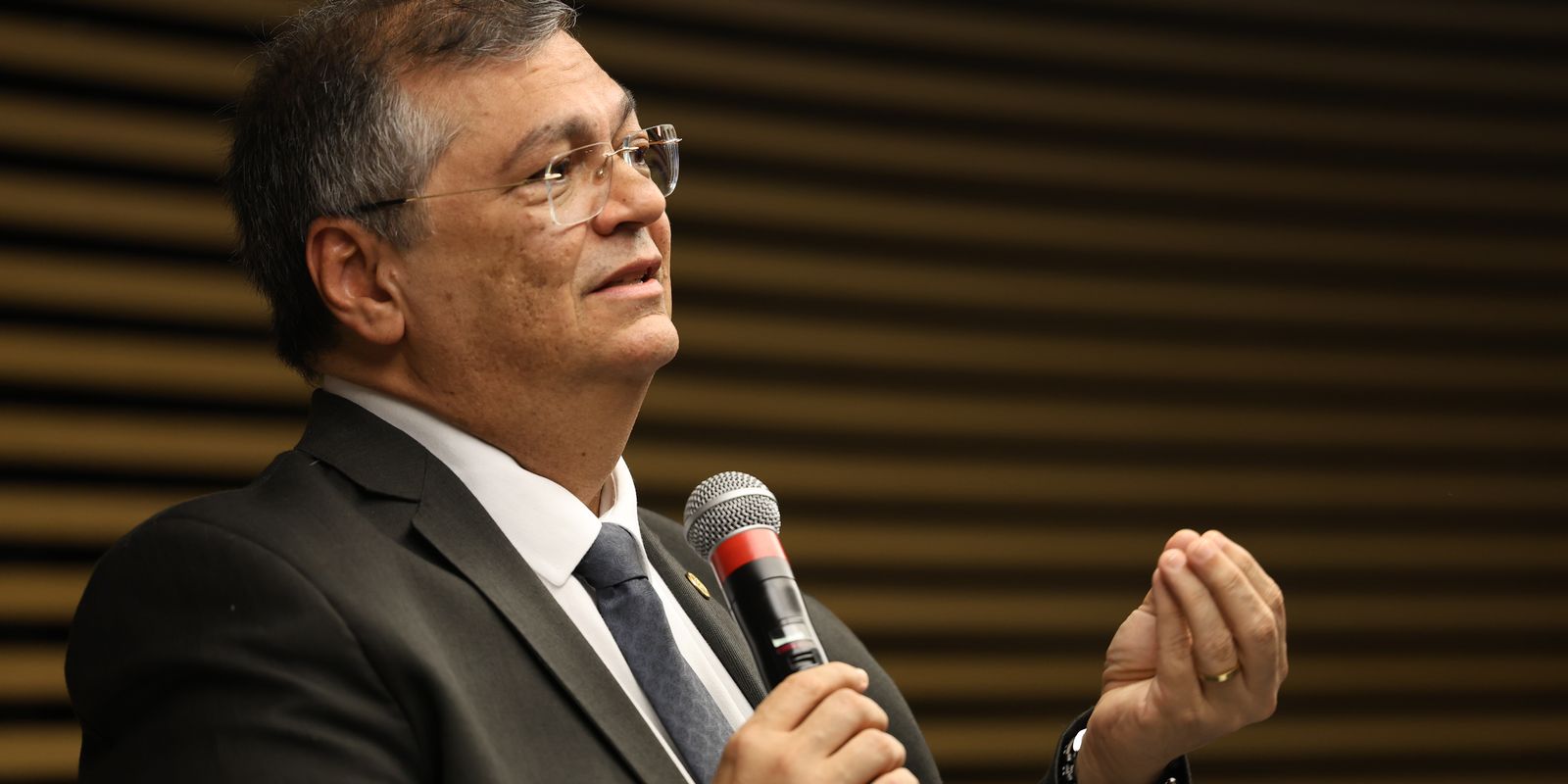 Flávio Dino ordena plano emergencial para reestruturar a CVM