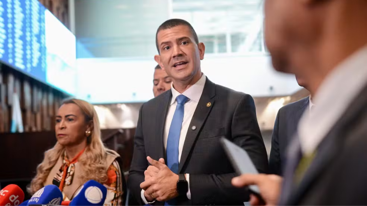 Douglas Ruas critica aprovação de orçamentos pela Alerj e anuncia comissão contra déficit