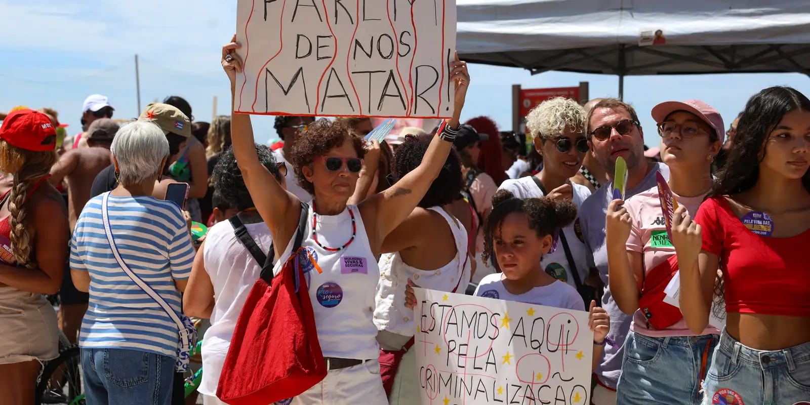 Novas regras ampliam proteção a mulheres em ambientes físico e digital
