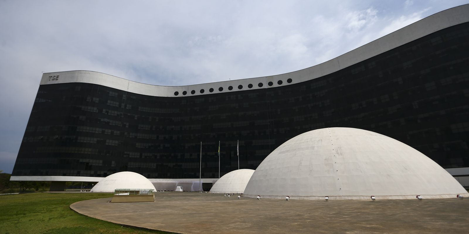 Especialistas alertam para o risco de fake news impulsionadas por inteligência artificial nas eleições