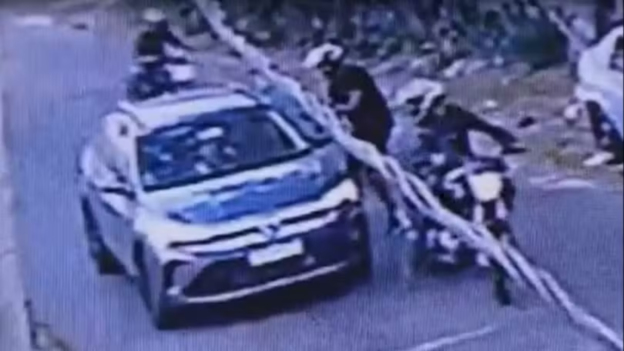 Imagens de segurança registram execução de pai na frente do filho de 7 anos no Rio