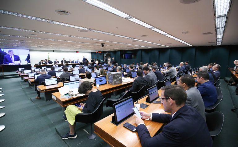 Consultoria de Orçamento aponta desafios para conter dívida pública em nota sobre LDO 2027