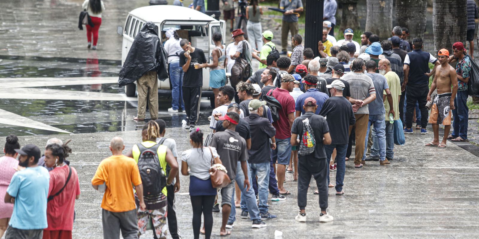 População em situação de rua ultrapassa 388 mil em maio; São Paulo lidera com aumento expressivo