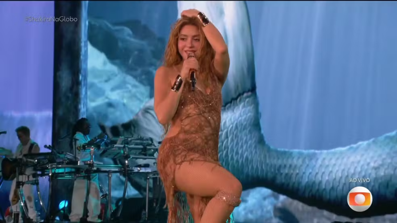 Shakira celebra empoderamento feminino e resiliência em show histórico na Praia de Copacabana