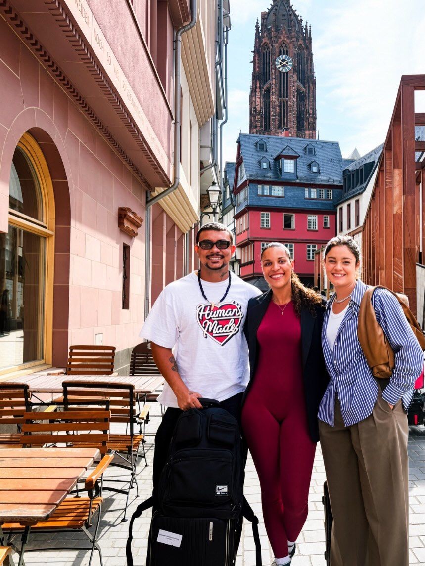 Sophie Charlotte apresenta a Alemanha a Xamã após reatarem o namoro
