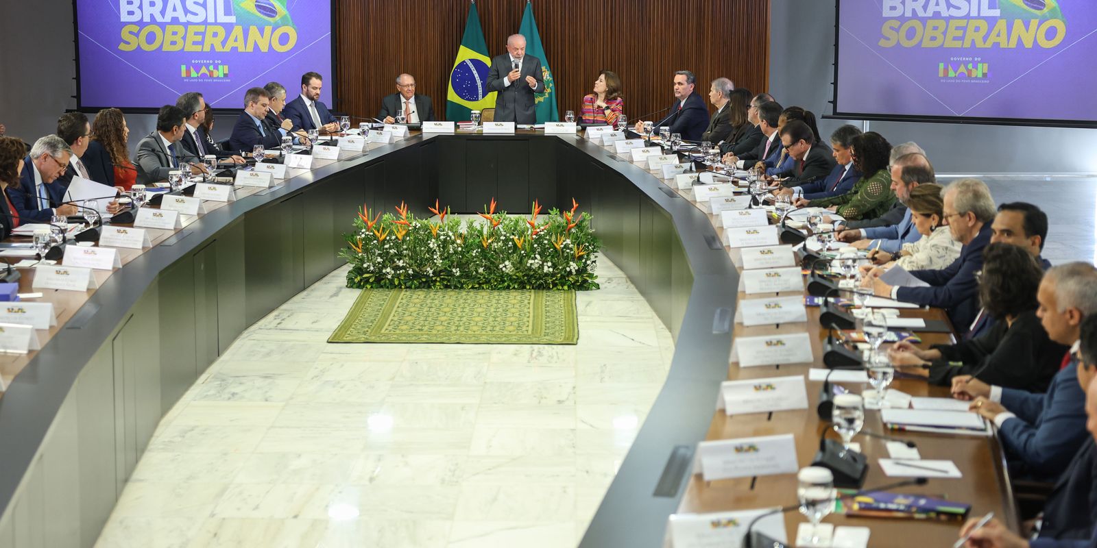 Brasil planeja diversificar parceiros comerciais após anúncio de taxações dos EUA