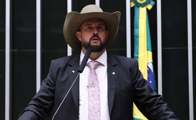 Câmara dos Deputados aprova MP do piso do frete e prevê anistia a multas