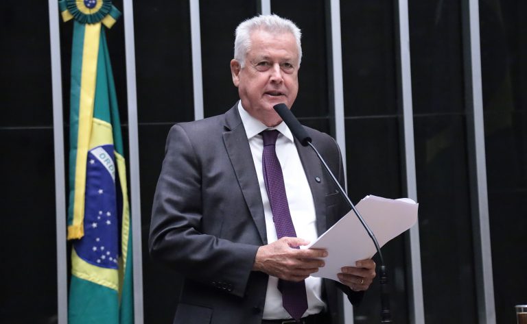 Câmara aprova projeto para fortalecer a indústria nacional com novas regras de proteção