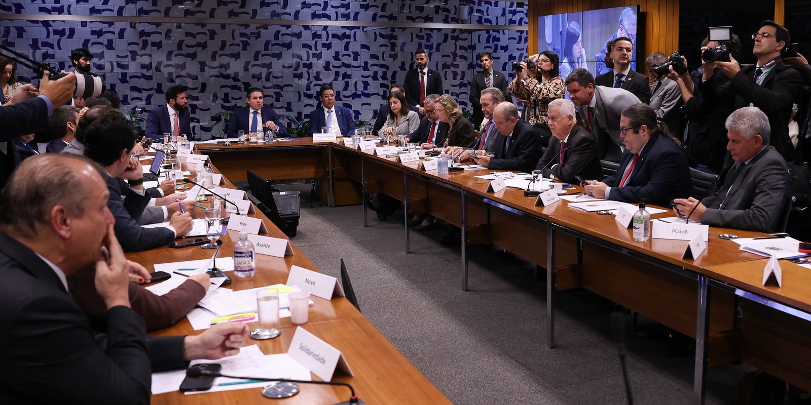 Câmara: governo retira urgência de PL que extingue escala 6x1 e libera pauta
