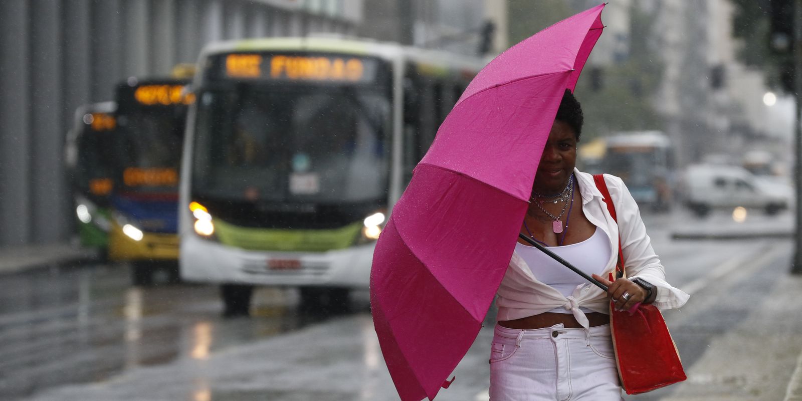 Chuva no Rio de Janeiro força cancelamento de show antes de transmissão de jogo do Brasil