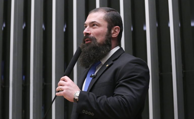 Comissão da Câmara aprova parcelamento especial de dívidas tributárias para setor de armas e munições