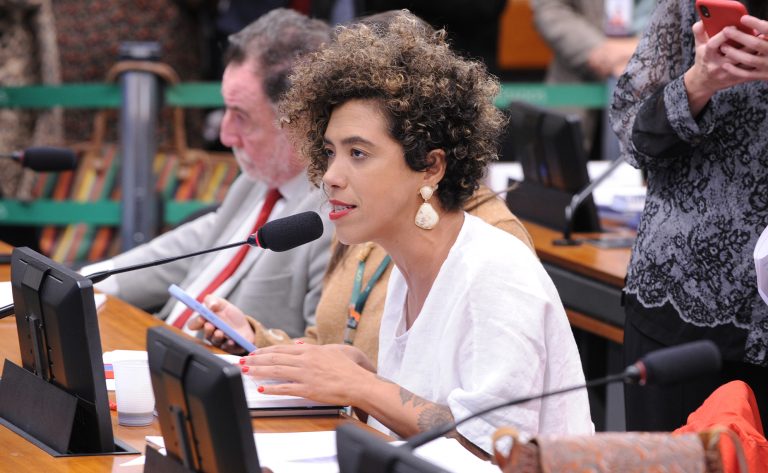 Comissão aprova projeto para vítimas de violência doméstica no Minha Casa, Minha Vida