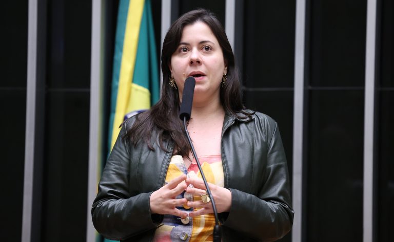 Comissão de Cultura aprova projeto que obriga o poder público a fornecer livros digitais