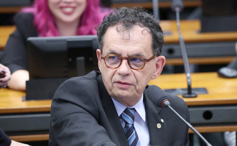 Comissão da Câmara aprova reconhecimento de responsabilidade do Estado pela Chacina de Acari e garante indenização