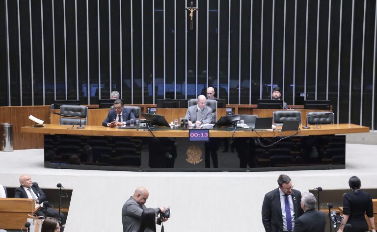 Câmara dos Deputados acelera tramitação de 12 projetos com aprovação de urgência