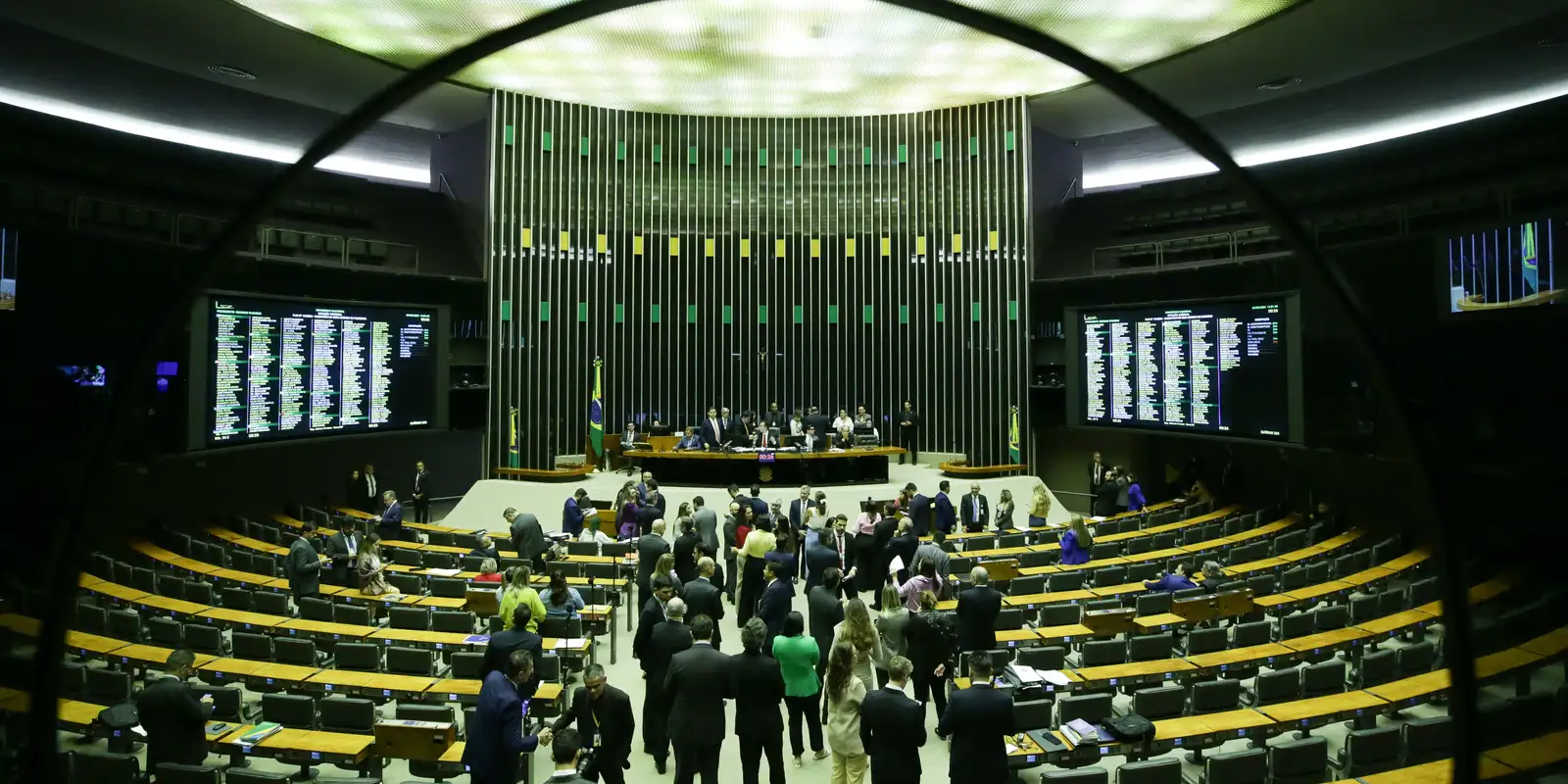 Câmara dos Deputados avança em proposta de redução da maioridade penal
