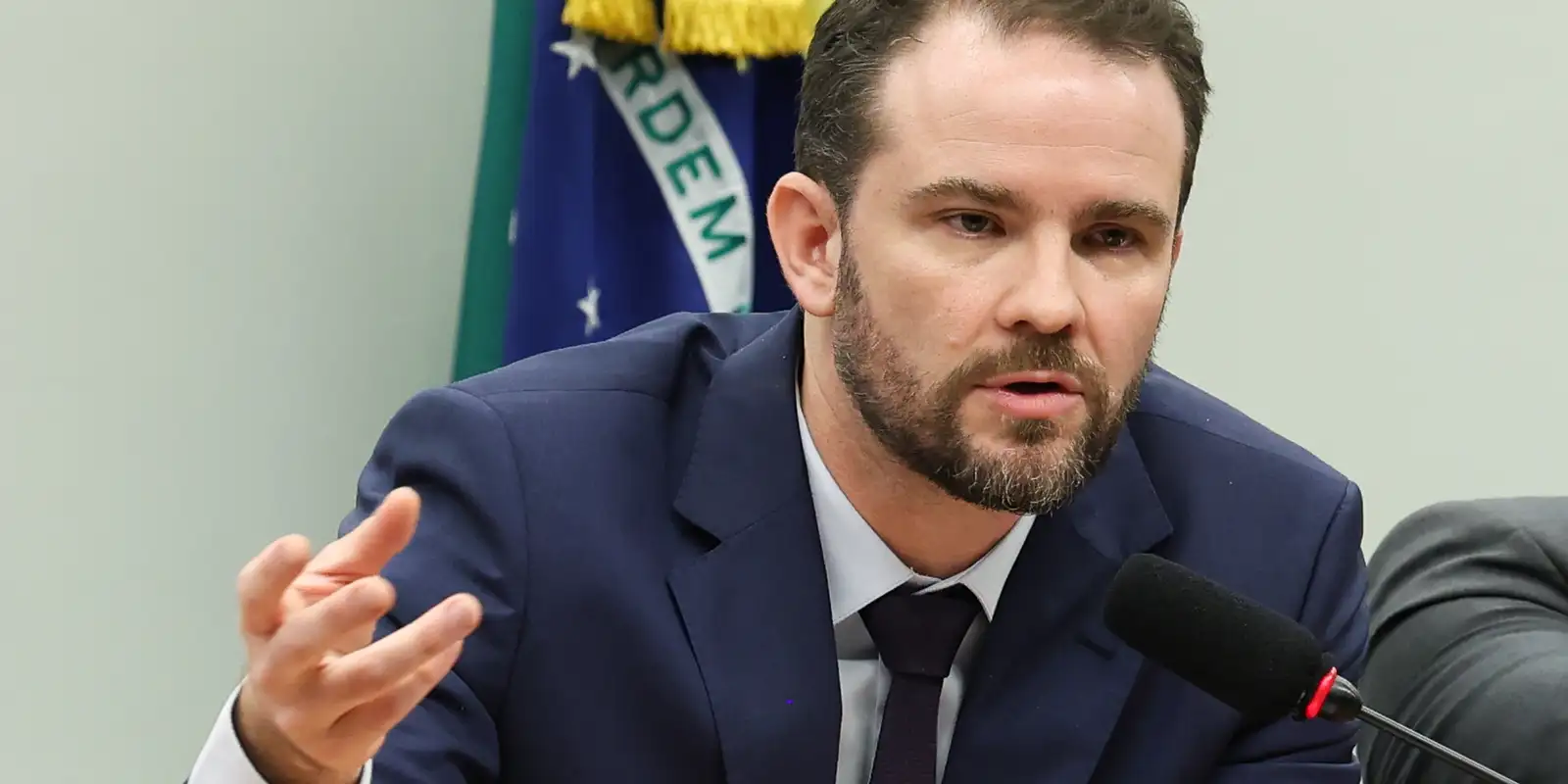 Lula solicita a Durigan avaliação de potenciais prejuízos econômicos por medidas dos Estados Unidos contra CV e PCC