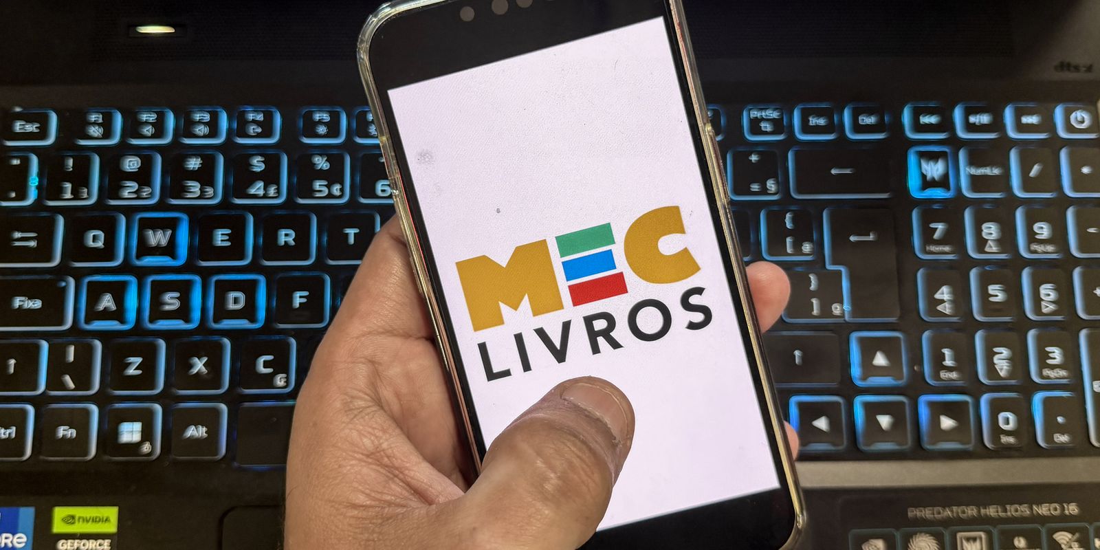 MEC Livros expande acervo com milhares de novas obras em inglês e espanhol