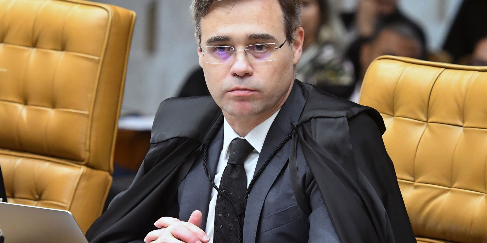 Ministro André Mendonça suspende sanções da NR-1 sobre saúde mental no trabalho