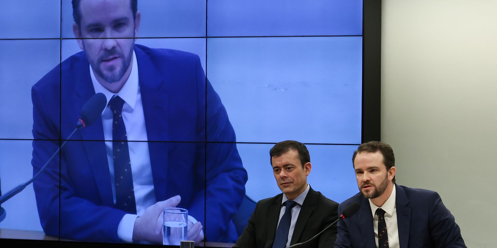 Dario Durigan afirma que trabalhadores brasileiros pagam menos impostos e defende rumos da economia