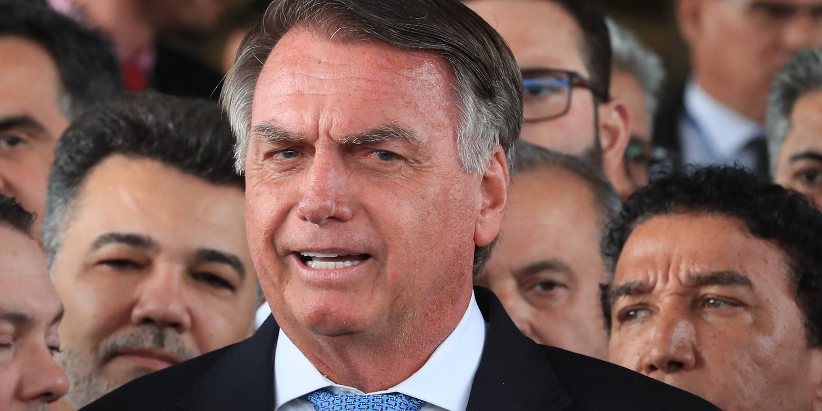 Moraes autoriza defesa de Bolsonaro a acompanhar depoimento sobre posse de arma