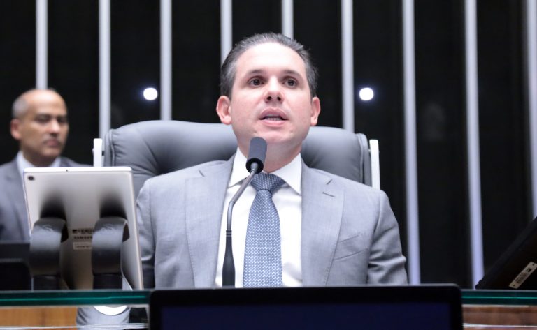 Motta vincula votação de projeto sobre combustíveis à retirada de urgência de proposta sobre jornada de trabalho