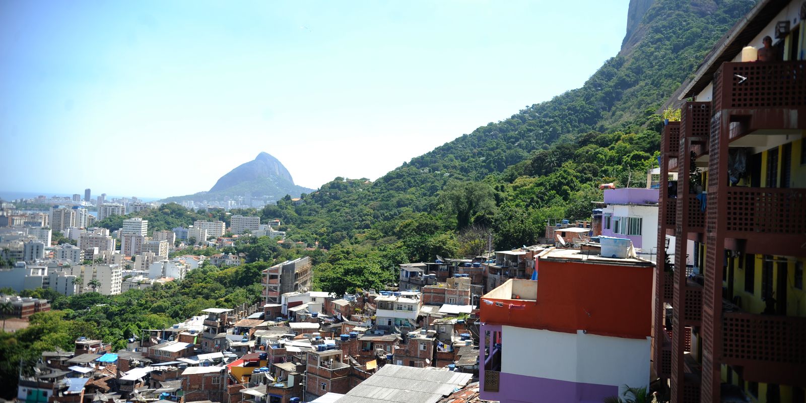 Operação Contenção na Zona Sul do Rio resulta em prisões e tiroteio com homem baleado