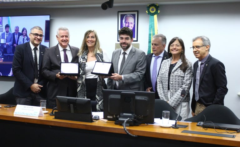 Câmara dos Deputados debate prioridade para testes de polilaminina em lesão medular