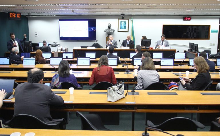 Especialistas alertam que pirataria eleva informalidade e custos na indústria brasileira