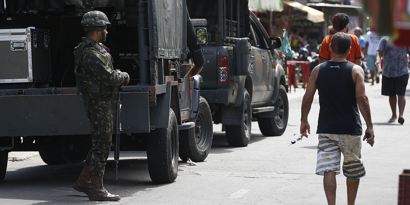 Operação no Complexo da Maré busca cumprir mandados de prisão contra o Terceiro Comando Puro