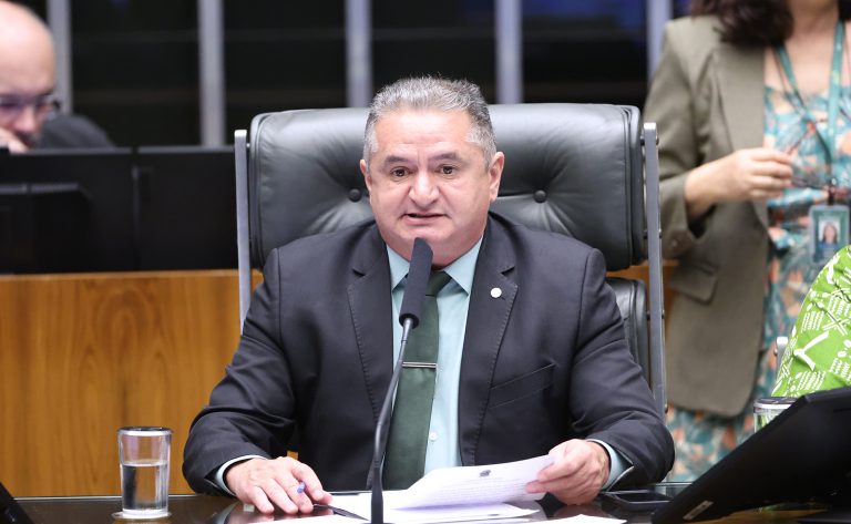 Projeto de lei determina manutenção e cercamento de imóveis urbanos abandonados